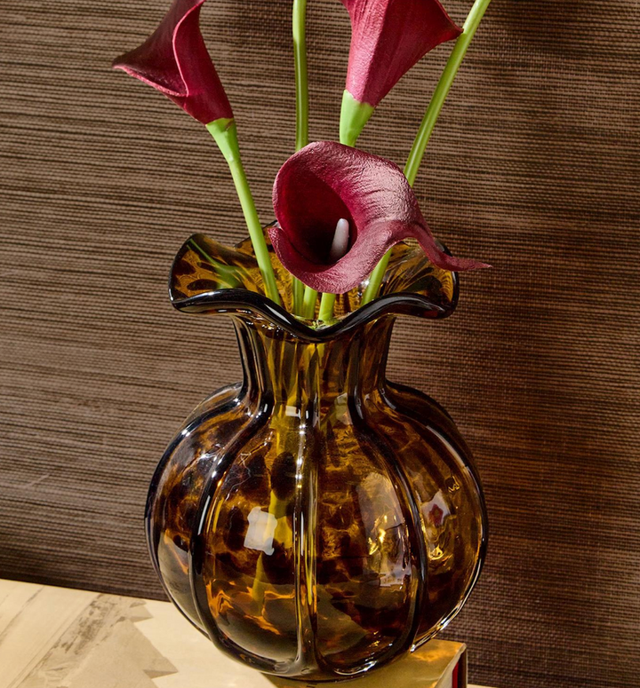 Tortoise Shaped Ruffle Vase