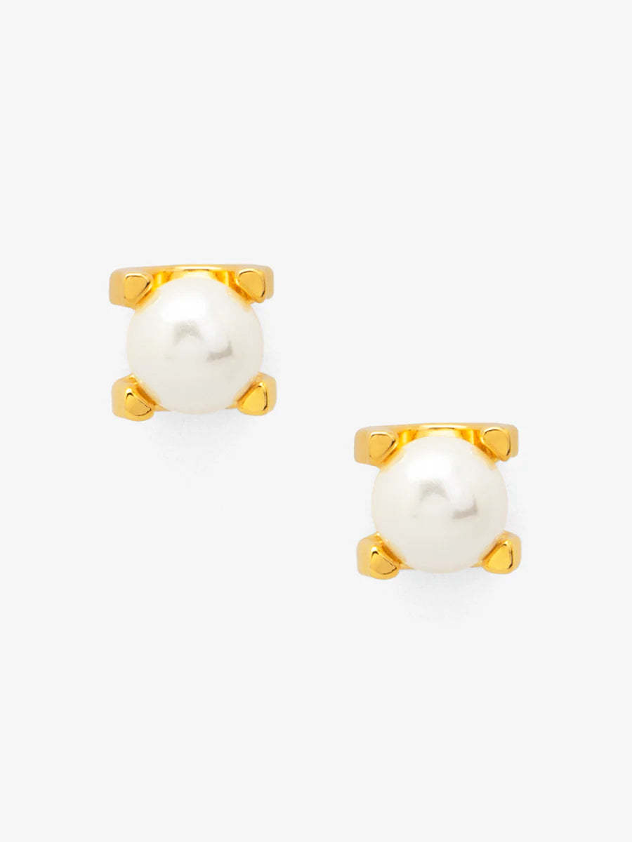 Pearl Stud in Gold Setting