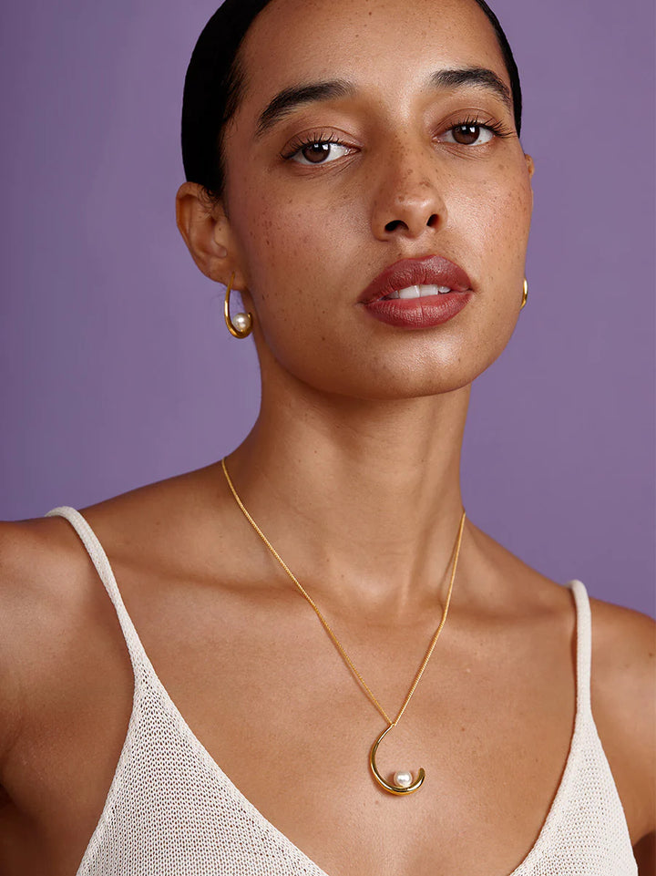 Moon Pearl Short Necklace